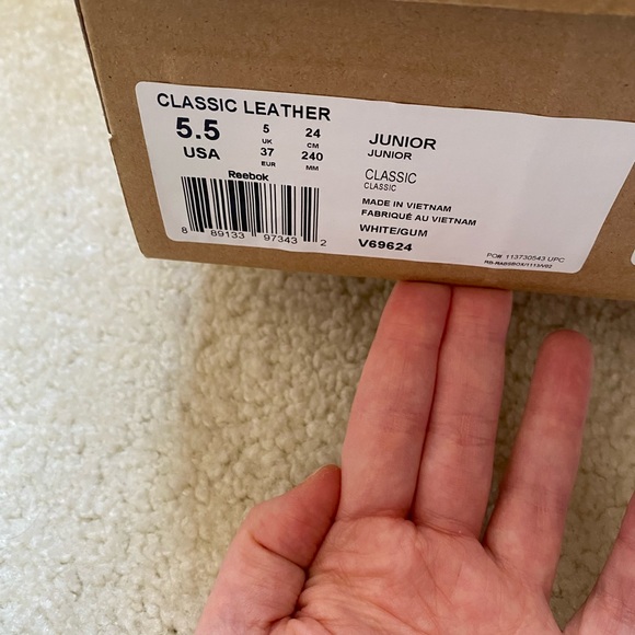 Reebok ‘Classic leather’ lilac sneaker - Picture 3 of 6